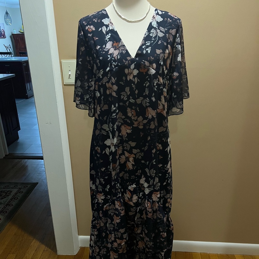 Sold !Floral V-Neck Dress with Flutter Sleeves